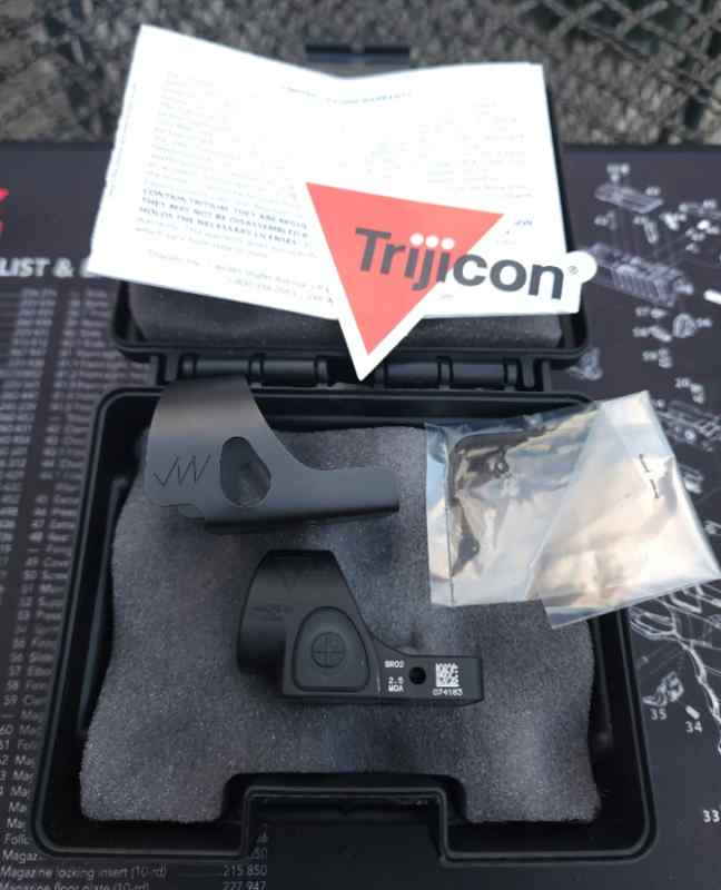 Trijicon SRO 2.5 MOA (SR02) &amp; Jagerwerks BROS