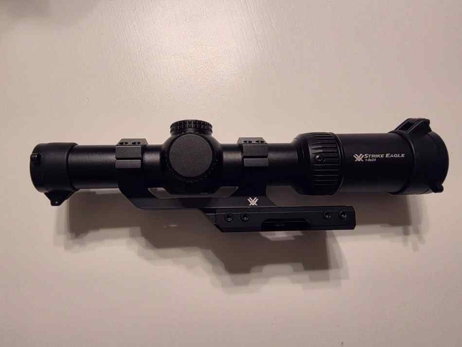 Vortex Strike Eagle 1-8x24 NEW