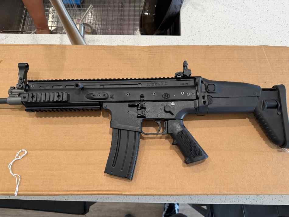 Brand new Scar 16s