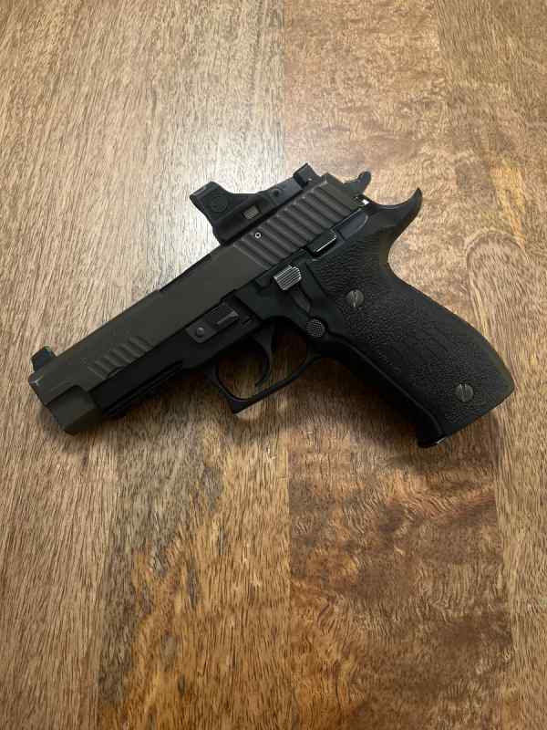 SIG 226 / RED DOT 9mm 